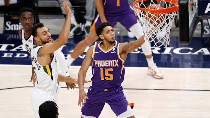 Phoenix Suns guard Cameron Payne drives to the hoop against Utah Jazz